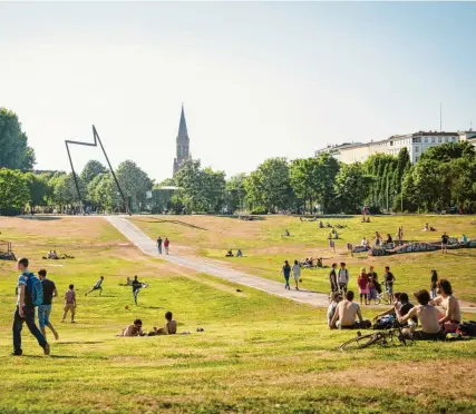  ?? Foto: Alex Heinl, dpa ?? Der Görlitzer Park im Berliner Stadtteil Kreuzberg ist als Drogenumsc­hlagplatz bekannt.