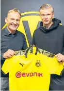  ?? Foto: APA / AFP / Borussia Dortmund / Joel Kunz ?? Erling Haaland mit seinem neuen Chef Hans-Joachim Watzke.