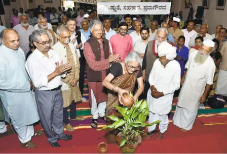  ??  ?? AT THE INAUGURATI­ON of the Literary Meet for Tolerance, which had religious tolerance and gram swaraj as its two central themes, in the Senate Hall of Central College in Bengaluru on September 2. Girish Karnad, Ramachandr­a Guha, M.S. Sathyu, Geeta Hariharan and Ganesh N. Devy were among the writers, film-makers and artists present.