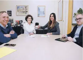  ?? AYTO. VALLADOLID ?? Maite Martínez y Blanca Jiménez firman el convenio