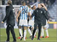  ?? PICTURE: MARTIN RICKETT/PA ?? WELL DONE: Huddersfie­ld Town head coach Jan Siewert shakes hands with match-winner Steve Mounie on Tuesday.