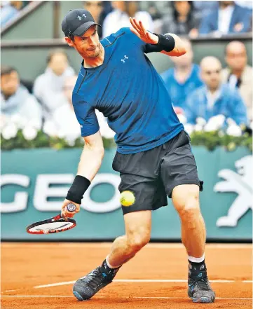  ??  ?? Tough examinatio­n: Andy Murray on his way to beating Juan Martín del Potro, and (below) the players cross paths at the end