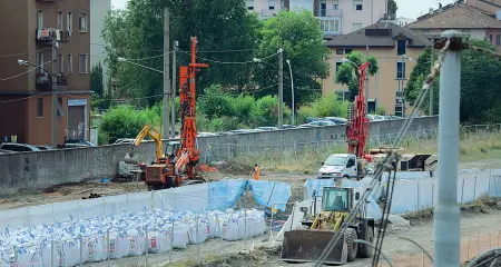  ??  ?? Lavori in corso Il cantiere della Tav alle porte di Brescia: il prolungame­nto fino a Verona è già approvato dal Cipe e finanziato quasi per intero