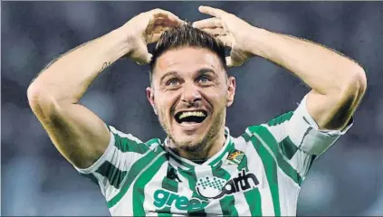  ?? FOTO: EFE ?? La enésima juventud de Joaquín Al portuense no le pesan los años y sigue asombrando en su segunda etapa con la camiseta del Betis