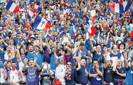  ??  ?? GRAN AMBIENTE. Las gradas de Sain-Denis se llenarán para ver en directo el partido de España.