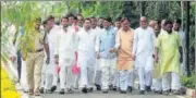  ?? PARWAZ KHAN /HT PHOTO ?? RJD leaders leave after meeting governor Satyapal Malik in Patna on Friday.