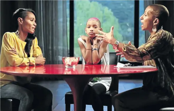  ??  ?? Jada Pinkett Smith, Willow Smith and Adrienne Banfield-Norris.