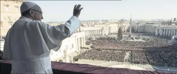  ?? (Photo AFP) ?? Depuis le balcon de la basilique Saint-Pierre, le leader des 1,3 milliard de catholique­s a proclamé un discours à la fois religieux et politique en évoquant à nouveau plusieurs sujets d’actualité.