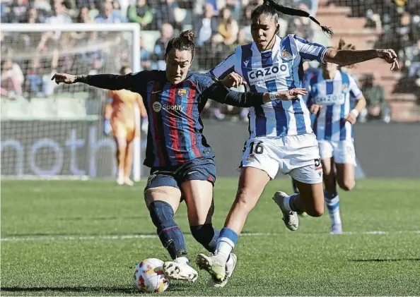  ?? FOTO: EFE ?? Gaby García pugna por un balón en la final de Supercopa ante el Barça.