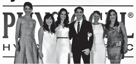  ??  ?? FOR HEALTHY SKIN. Bianca Valerio, event host Gikki Martija, Physiogel Brand Advocate Patti Grandidge, Marketing Manager GSK Justin Lladoc, Skin Health Category Lead Heather Pelier, and Incoming General Manager GSK Dr. Ma. Teresita Gab during the launch.