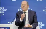  ?? DPA ?? Kanzler Olaf Scholz (SPD) ging beim Weltwirtsc­haftsforum auf die Panzerfrag­e nicht ein.