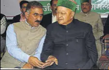  ?? HT FILE ?? Virbhadra Singh’s bitter factional feud with state Congress chief Sukhwinder Singh Sukhu shattered the party’s united face.