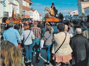  ??  ?? Tradiciona­l procesión de la Borriquita del Domingo de Ramos en la villa aresana.
