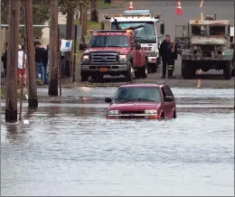  ?? Hearst Connecticu­t Media file photo ?? A van is stranded in the water from Superstorm Sandy on Meadow Street in Branford in 2012.