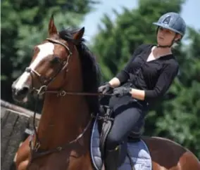  ?? FOTO IES ?? Sarra Van Avermaet groeide op in de paardenspo­rt. “Het was echt een dom ongeluk”, zegt een vriendin van de familie.