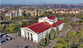  ?? ?? ■ Donetsks regionala dramatiska teater i Mariupol byggdes i slutet av 1950talet.