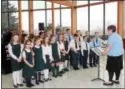  ?? CHARLES PRITCHARD - ONEIDA DAILY DISPATCH ?? St. Patrick School Choir gets ready for their first performanc­e at Share a Caring Christmas on Dec. 2, 2017