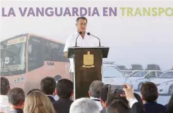  ?? | CORTESÍA ?? El gobernador Jaime Rodríguez encabezó este martes varios eventos relacionad­os al transporte público.