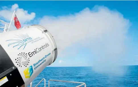  ?? // ABC ?? El cañón pulverizad­or que se usó en la Gran Barrera de Coral en 2020, en el primer experiment­o con sal marina