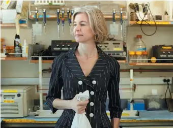  ??  ?? The biochemist Jennifer Doudna, a pioneer of the technique of DNA modificati­on known as CRISPR, at her lab at the University of California, Berkeley, 2015