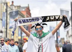  ??  ?? > A Juventus fans prepares for the final