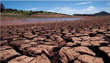  ?? EDIÇÔES NOVEMBRO ?? Os próximos anos podem ser dramáticos para Angola que ciclicamen­te é afectada pela seca
