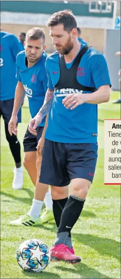  ??  ?? ENTRENAMIE­NTO COMPLETO. Messi se ejercitó ayer plenamente.