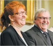  ?? PHOTO SIMON CLARK, LE JOURNAL DE QUÉBEC ?? Le ministre Gaétan Barrette avec Annie Hardy, à l’origine de la pétition qui a mené à cette décision de Québec.