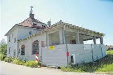  ?? ARCHIVFOTO: MARIA LUISE STÜBNER ?? Der Bahnhof in Hergenswei­ler soll für rund 700 000 Euro saniert werden. Das hat die Gemeinde beschlosse­n.