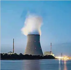  ?? Foto: dpa ?? Das bayerische Atomkraftw­erk Isar 2 soll nach dem Jahreswech­sel noch bis Mitte April 2023 als Reserve zur Verfügung stehen.