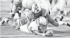  ?? BRIAN KRISTA/BALTIMORE SUN MEDIA GROUP ?? Wande Owens extends the ball over the goal line at the end of a 52-yard run for a Glenelg touchdown in the third quarter. Owens finished with two touchdowns.