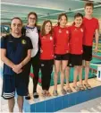  ?? Foto: Schwimmtea­m Neusäß ?? Sie vertraten das Schwimmtea­m Neusäß erfolgreic­h: (von links) Trainer Mirko Golczyk, Elena Moreira dos Santos, Elisa Odau, Tamara Eicher, Felix Odau und Sebastian Wienand.