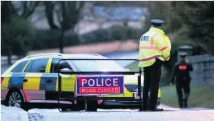  ?? PRESSEYE ?? Concern: PSNI at the scene of a security alert in the Ashgrove Road area of Newry