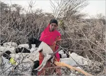  ?? EL PAÍS ?? Drama. Una joven en Somalia desplazada por la sequía y falta de comida.