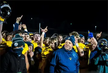  ?? Alexandra Wimley/Post-Gazette ?? Coach Bob Palko and his Mt. Lebanon team prepare to receive the trophy after winning the WPIAL Class 6A championsh­ip in a rout of Central Catholic Saturday.