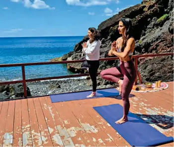  ??  ?? Aula de yoga e banho sonoro Cais da Ponta de São Lourenço, um lugar incrível para estas atividades