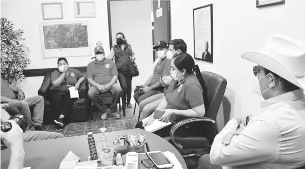  ?? FOTO: VICENTE GUERRERO ?? >Gerardo Peñuelas recibió a miembros del Stashag para escuchar sus demandas.