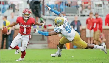  ?? [PHOTO BY BRYAN TERRY, THE OKLAHOMAN] ?? Oklahoma quarterbac­k Kyler Murray scrambles past UCLA’s Osa Odighizuwa during Saturday’s game at Gaylord Family-Oklahoma Memorial Stadium. Murray has been able to avoid big hits this season with his speed.