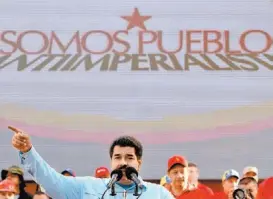  ??  ?? “Le debemos 10 millones al comanadant­e Hugo Chávez”, dijo Maduro.