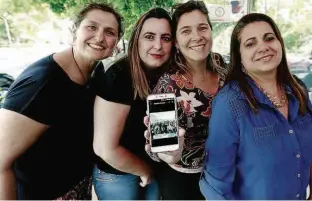  ?? Robson Ventura / Folhapress ?? As colegas de magistério Katia Frigoli (da esq. para a dir.), 45 anos, Maria Aparecida Gomes, 45 anos, Andrea Correa, 46 anos, e Adriana Bomfim, 47 anos