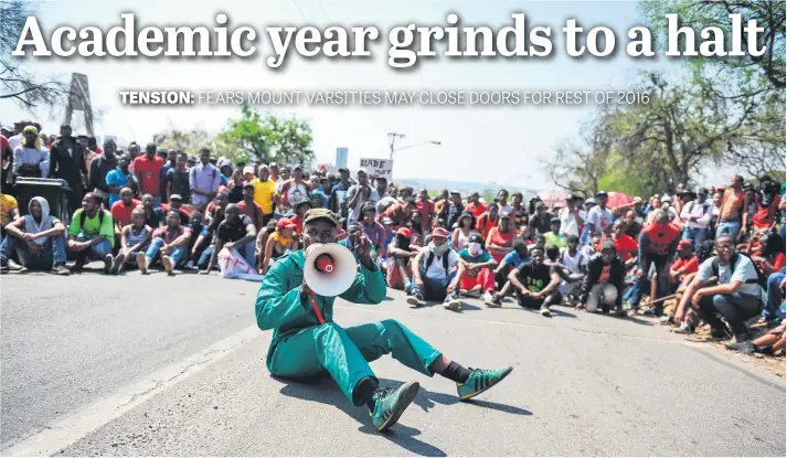  ?? Picture: Jacques Nelles ?? GROUNDED. Protesting students gathered with demands in front of University of South Africa’s main campus in Pretoria yesterday.
