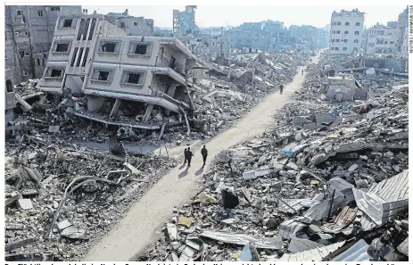  ?? ?? Das Flüchtling­slager Jabalia im Norden Gazas: Noch ist ein Ende des Krieges nicht absehbar, geschweige denn ein „Tag danach“