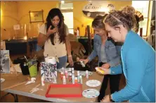  ?? Severo Avila ?? Michelle Castellano­s, Hannah Clayton and Sarah Grimes (an ECO Center employee) prepare their paints for the next step in the creative process.