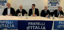  ??  ?? Al tavolo Da sinistra D’Urso, Bertacco, Polato, Maschio e Ferrari