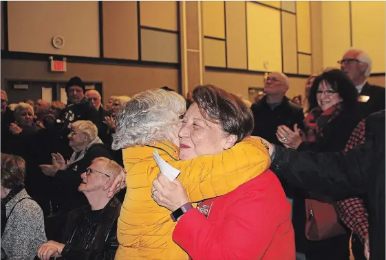  ?? ALLAN BENNER THE ST. CATHARINES STANDARD ?? Betty Disero gets a hug from a supporter, after being elected NOTL’s Lord Mayor.