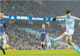  ??  ?? Manchester City, con el Kun, el de mejor puntaje. Tiene 84 puntos y podría llegar a 105, porque le restan siete partidos. El sábado recibe al Manchester United y puede ser campeón de la Premier League, con Agüero y Otamendi.