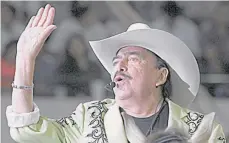  ??  ?? Joan Sebastian en una de sus presentaci­ones.