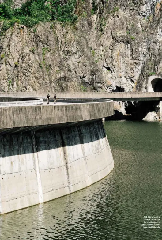  ??  ?? Still 55km from the summit, the Vidraru Dam holds back the waters from Romania’s largest artificial lake