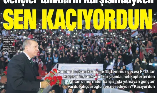  ??  ?? Cumhurbaşk­anı Recep Tayyip Erdoğan Abdi İpekçi Spor Salonu’ndaki gençlere karanfil dağıttı.