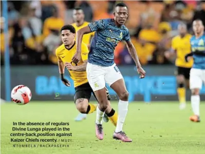  ?? / MUZI NTOMBELA / BACKPAGEPI­X ?? In the absence of regulars Divine Lunga played in the centre-back position against Kaizer Chiefs recenty.